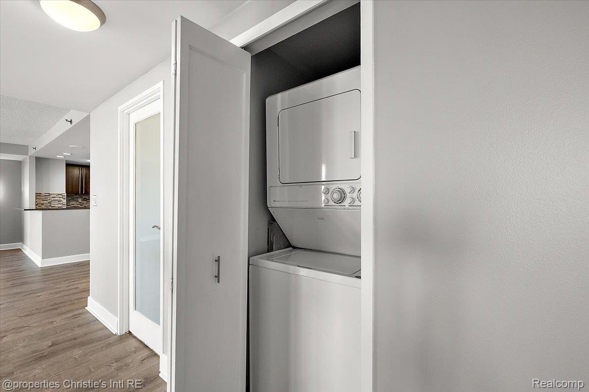 250 E Harbortown Drive Unit: 901