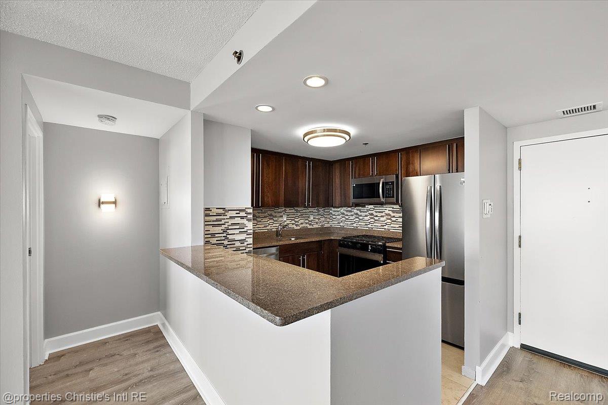 250 E Harbortown Drive Unit: 901