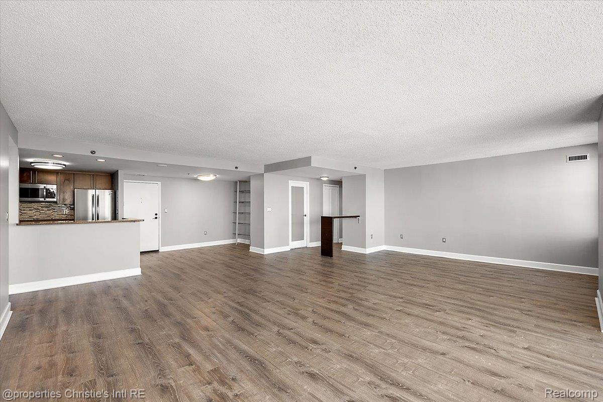 250 E Harbortown Drive Unit: 901