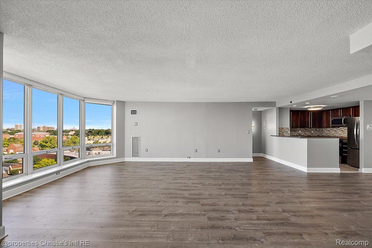 250 E Harbortown Drive Unit: 901
