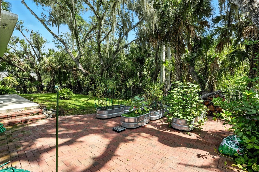 16461 Oakview CIR