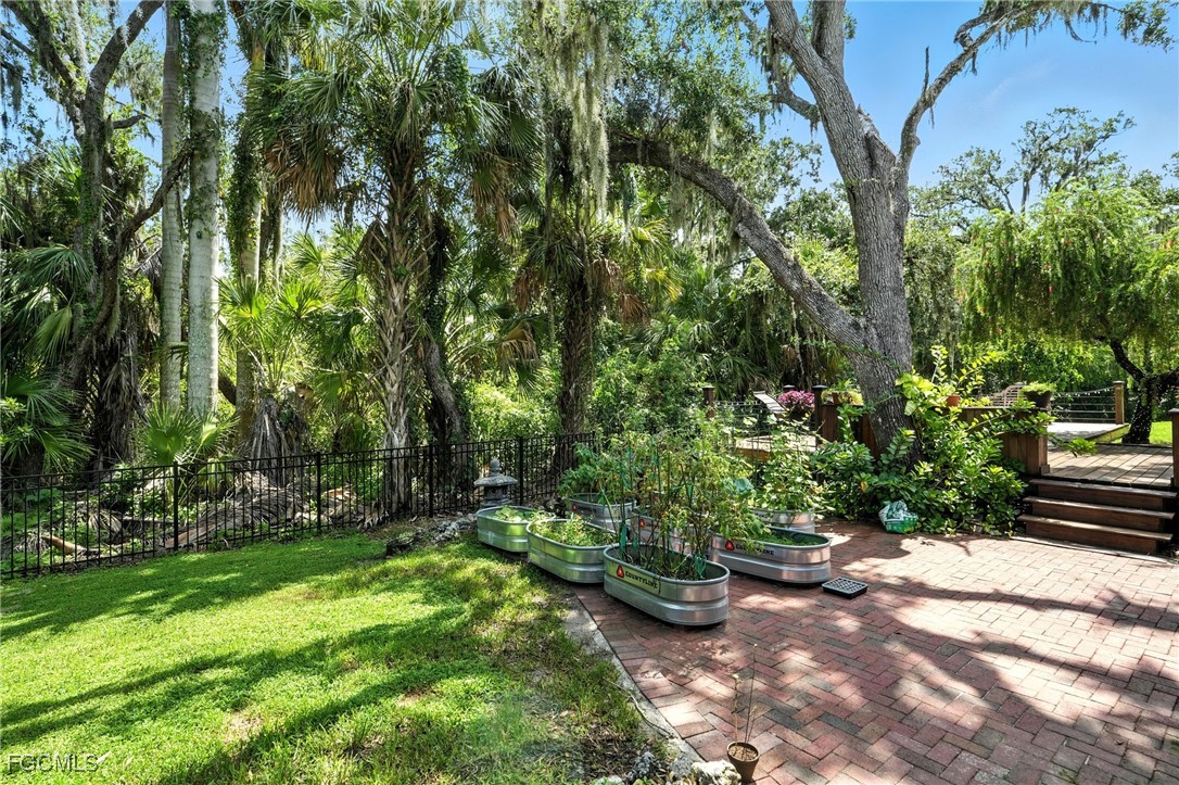 16461 Oakview CIR
