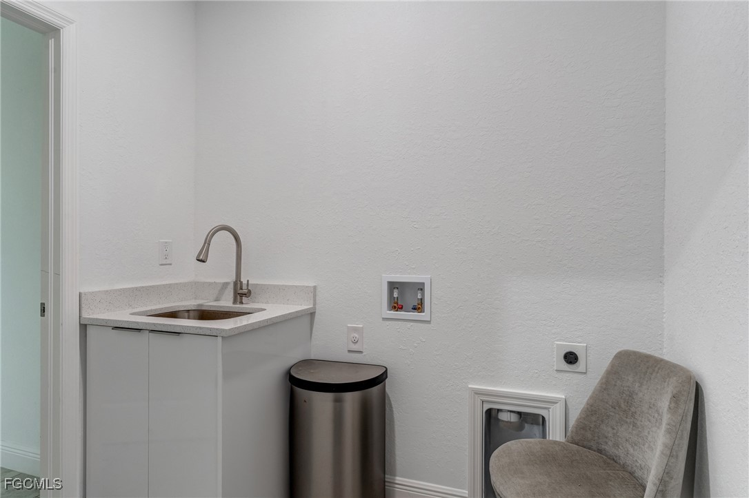 5027 S PEACHTREE CIR