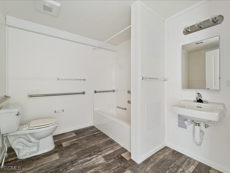 1038 Canopy LN