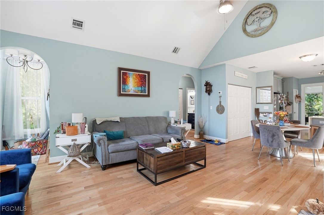 270 River Oaks DR