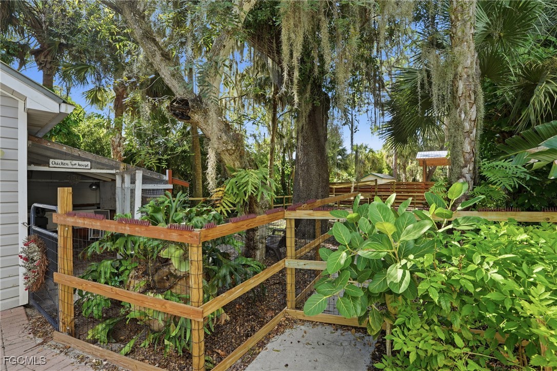 270 River Oaks DR