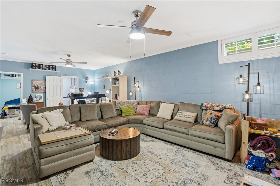 270 River Oaks DR