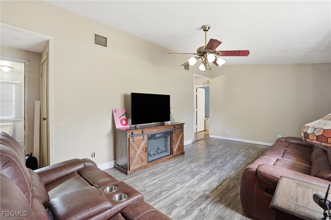 868 Avalon AVE