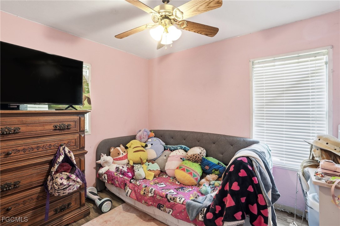 868 Avalon AVE