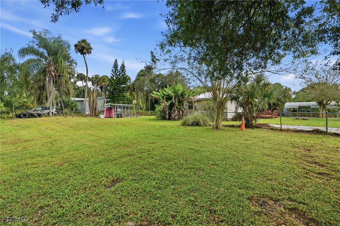 868 Avalon AVE