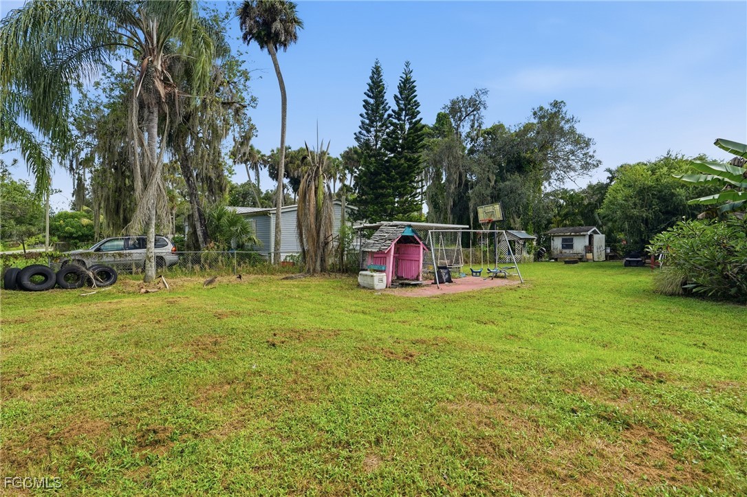 868 Avalon AVE