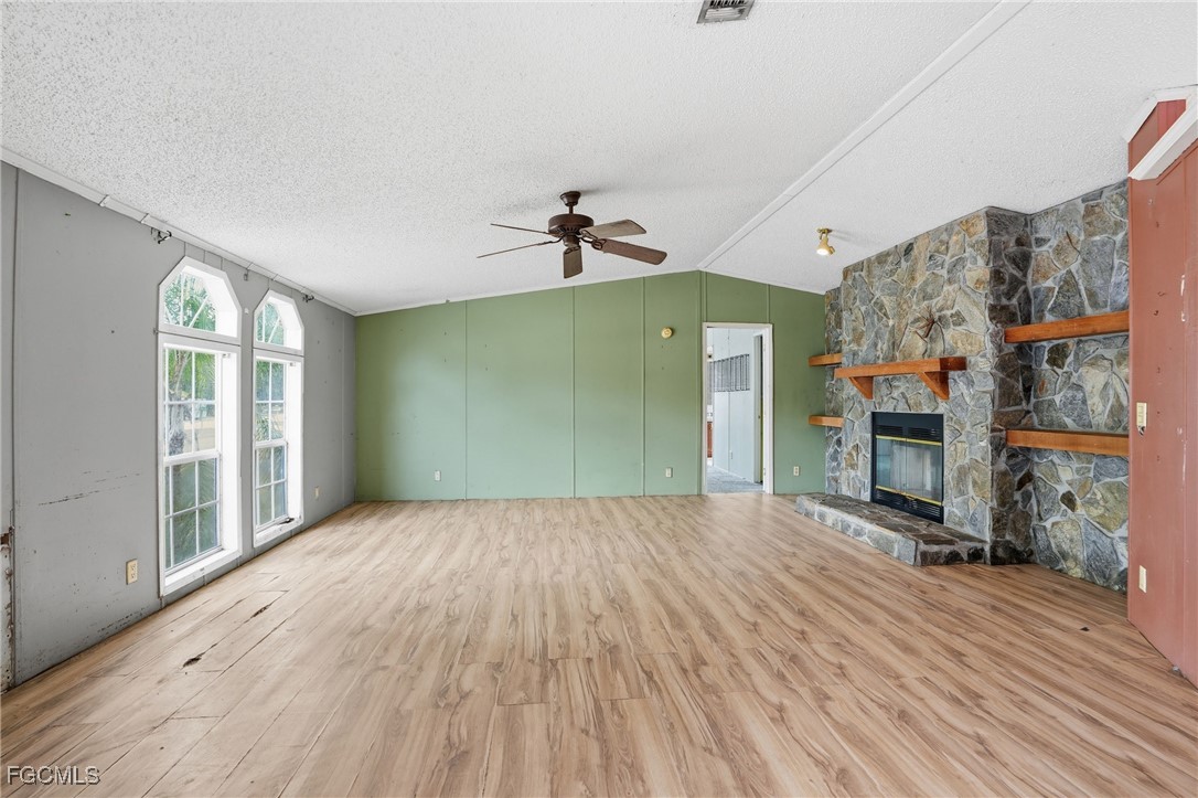 580 Brittany LN