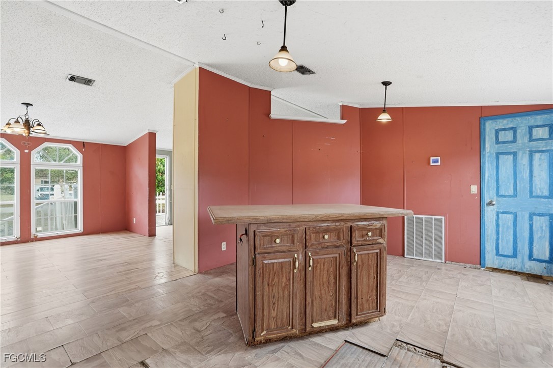 580 Brittany LN