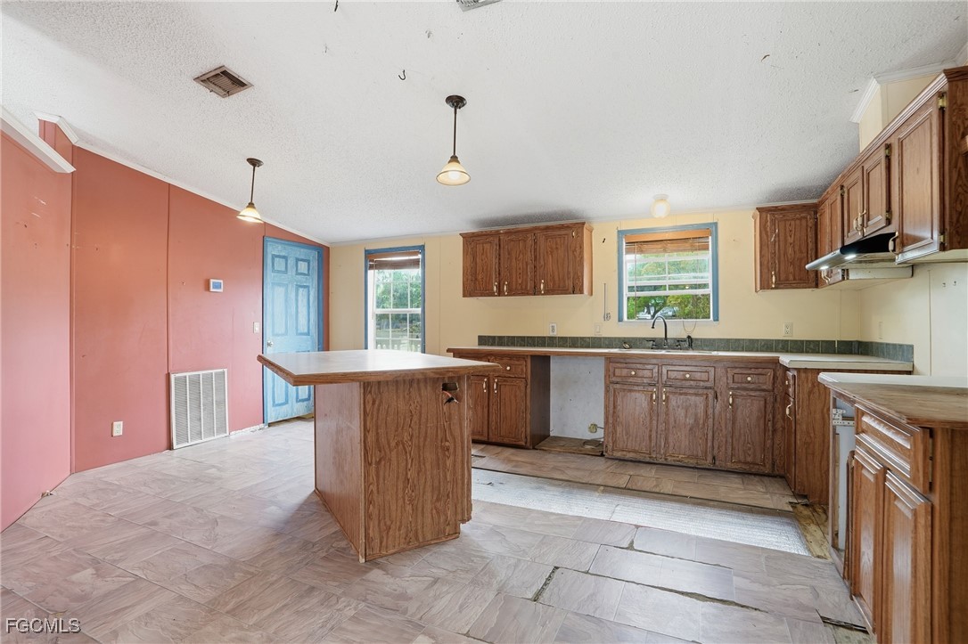 580 Brittany LN