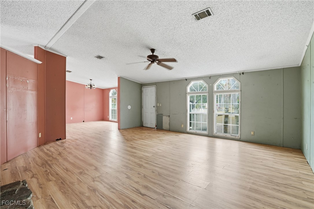 580 Brittany LN
