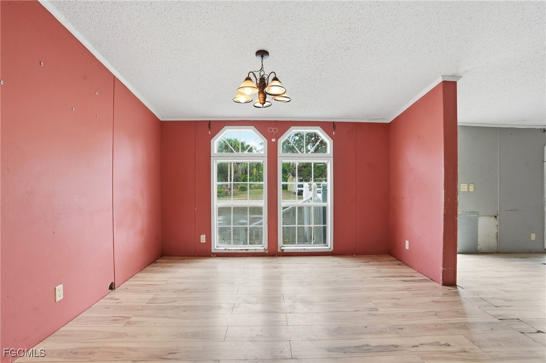 580 Brittany LN
