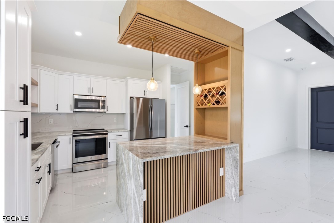 3004 Iris CIR