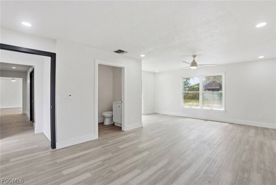 210 E Sugarland CIR