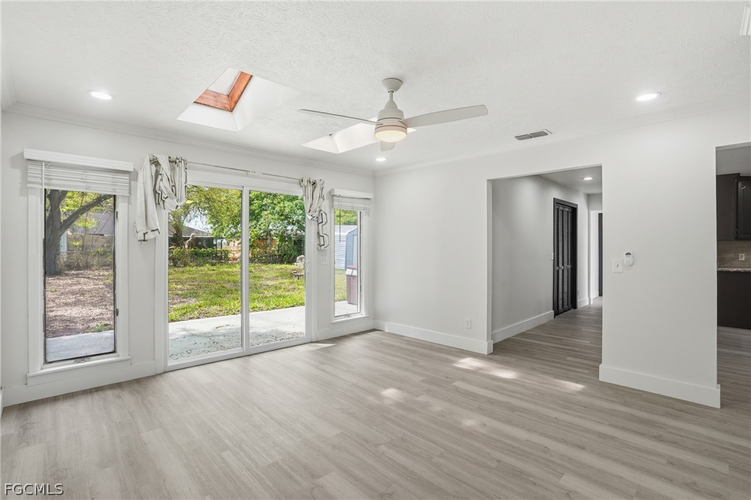 210 E Sugarland CIR
