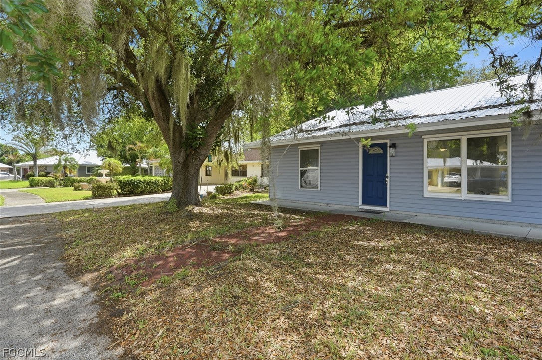 210 E Sugarland CIR