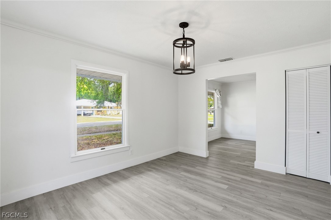 210 E Sugarland CIR