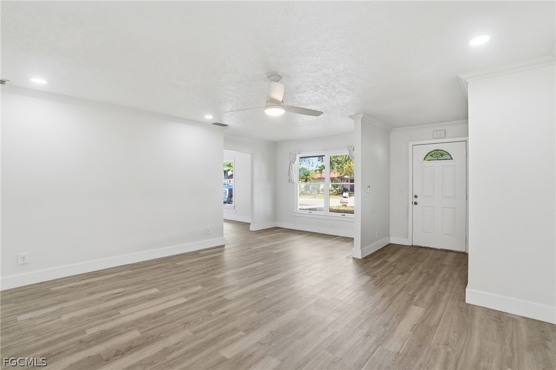 210 E Sugarland CIR