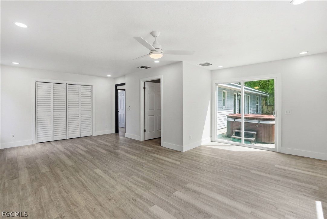 210 E Sugarland CIR