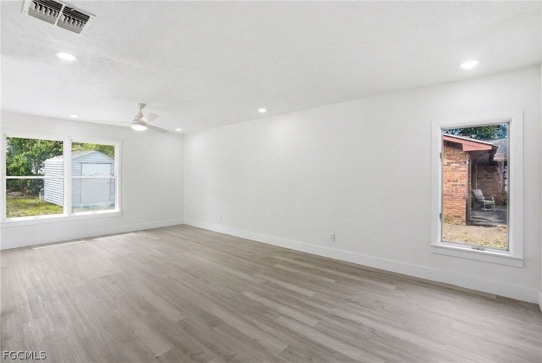 210 E Sugarland CIR