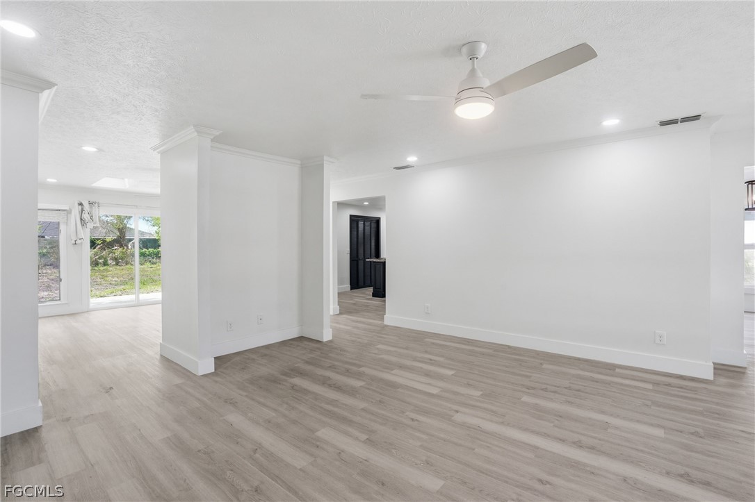 210 E Sugarland CIR