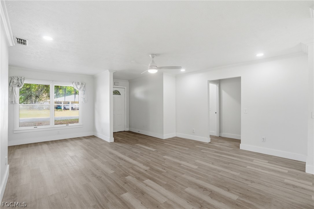 210 E Sugarland CIR