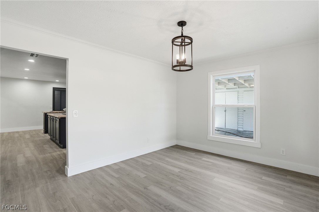 210 E Sugarland CIR