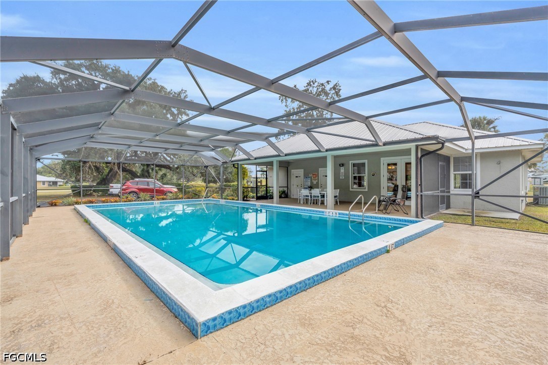 1210 Riverbend DR