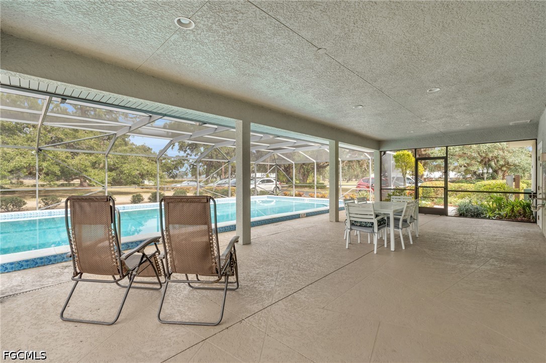 1210 Riverbend DR