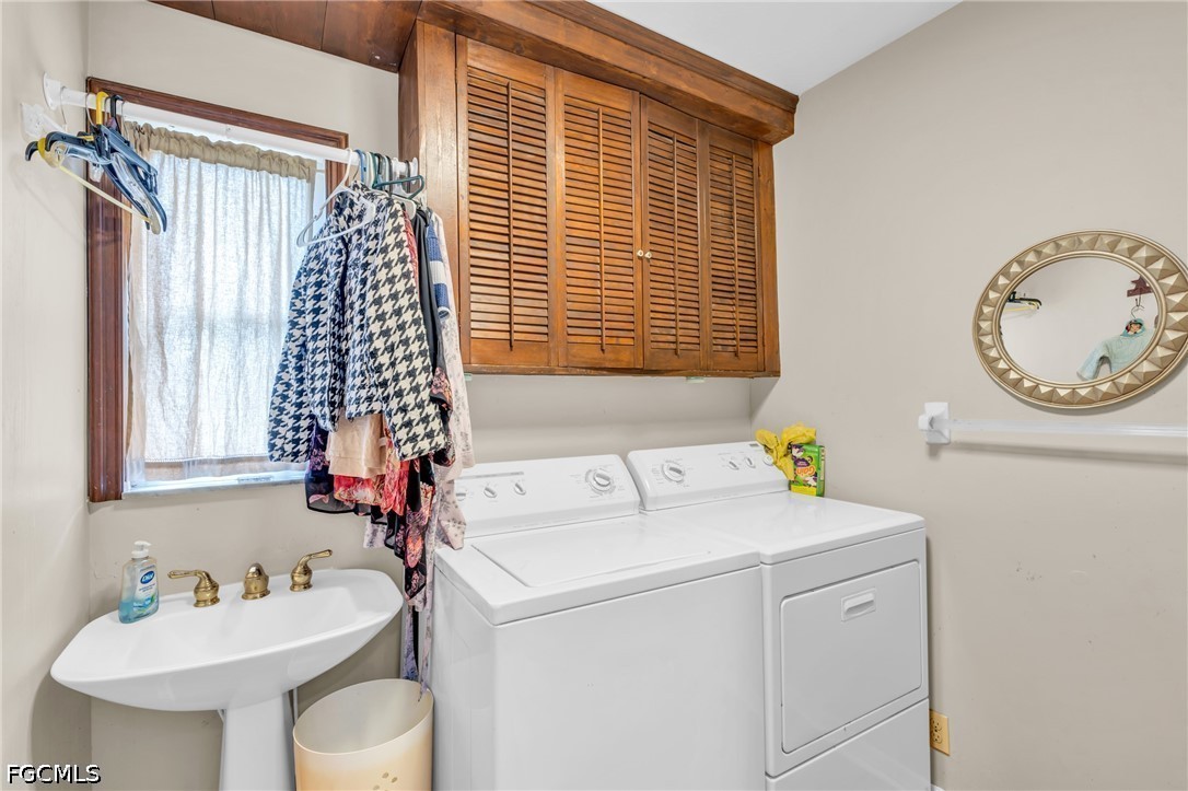 1210 Riverbend DR