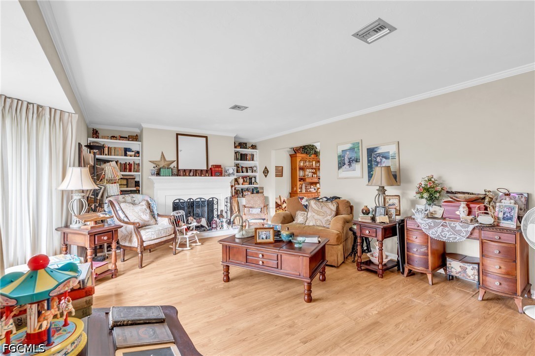 1210 Riverbend DR