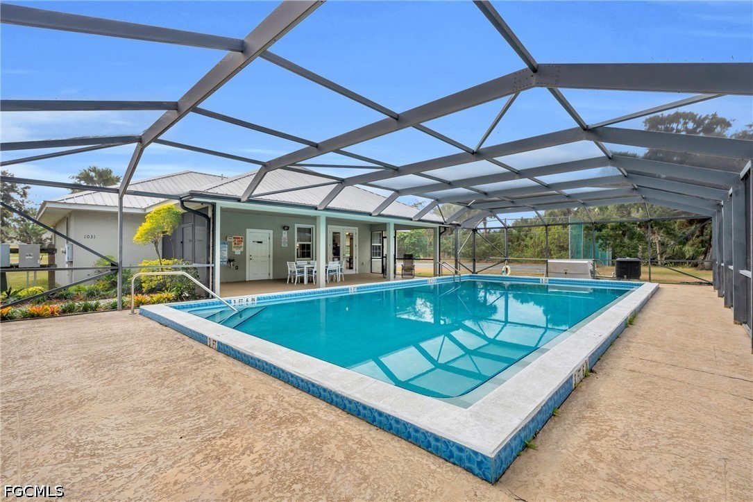 1210 Riverbend DR