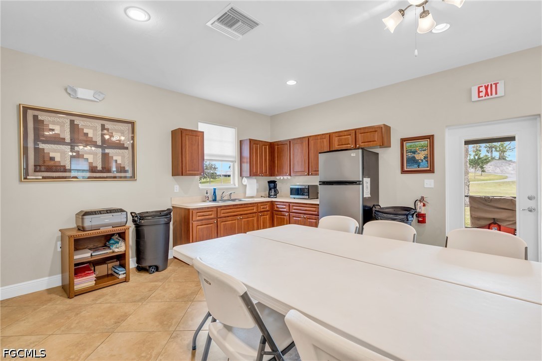 1210 Riverbend DR