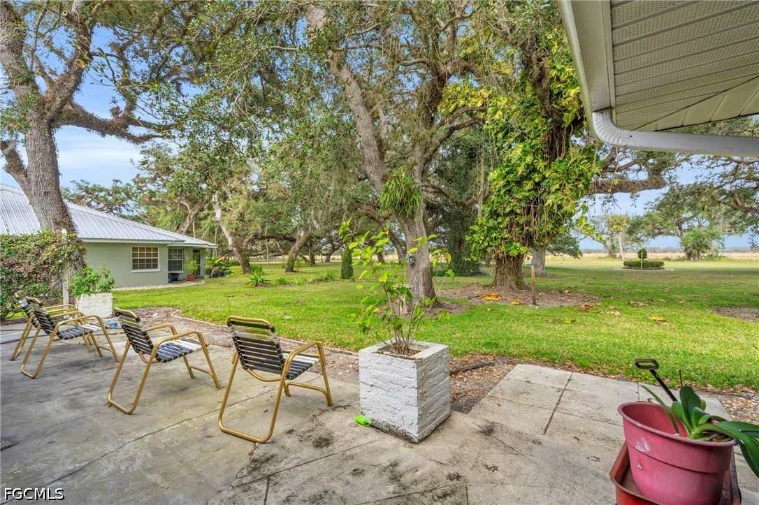 1210 Riverbend DR