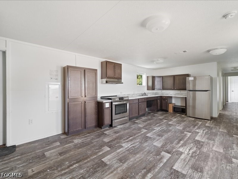 1038 Canopy LN
