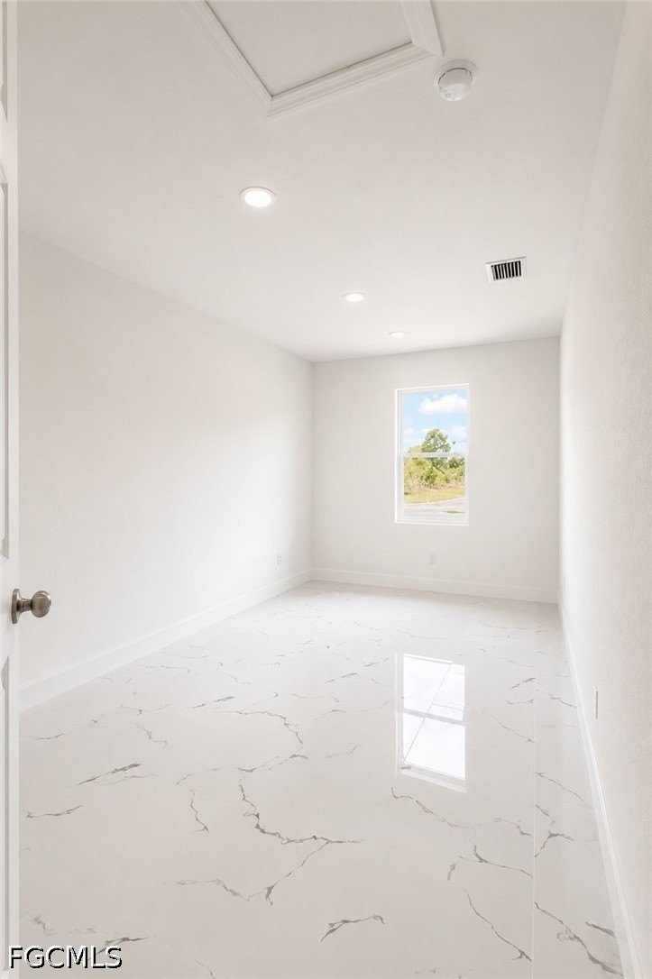 3052 S Beechwood CIR