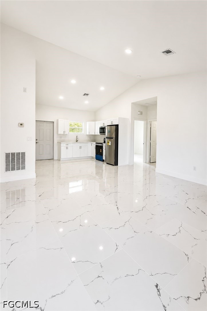 3052 S Beechwood CIR