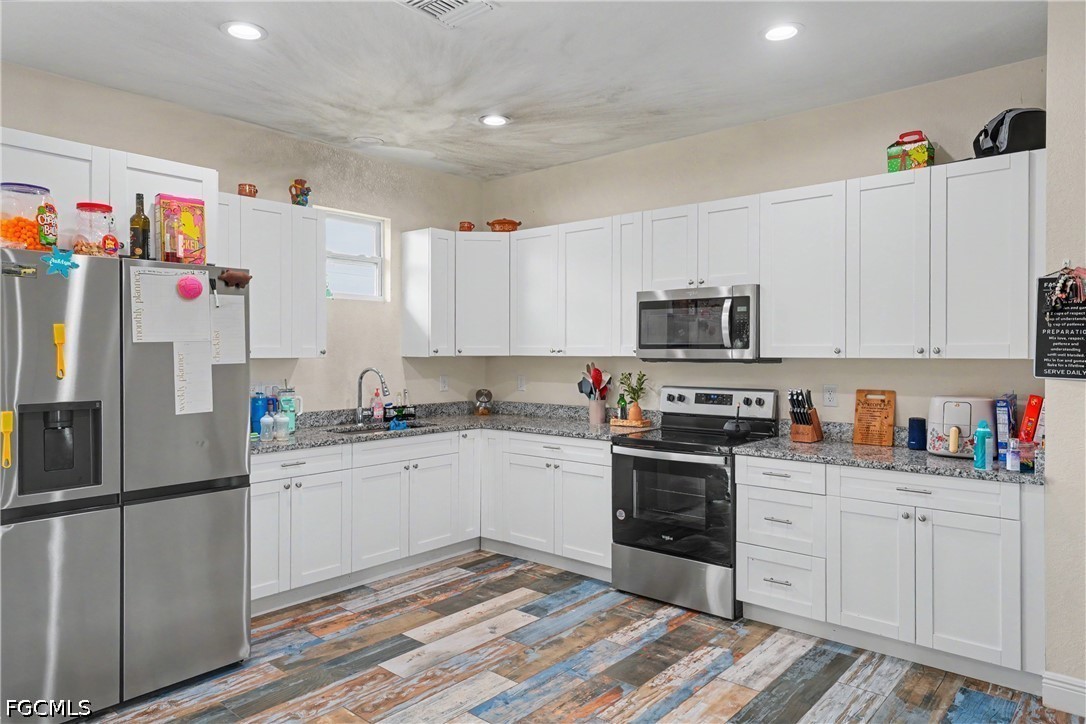 8006 Oakleaf CIR