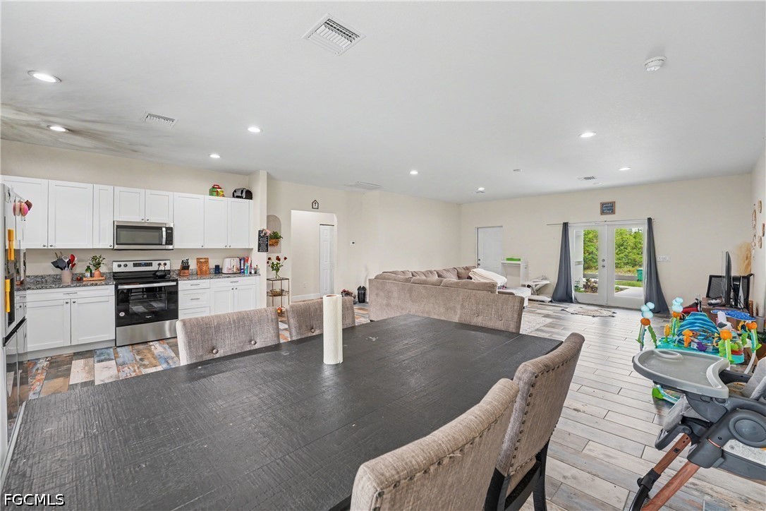 8006 Oakleaf CIR