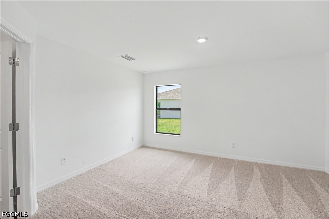 815 Gen D Macarthur AVE