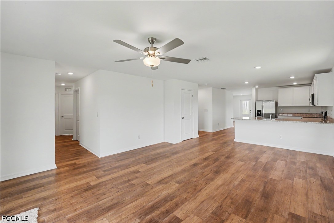 815 Gen D Macarthur AVE