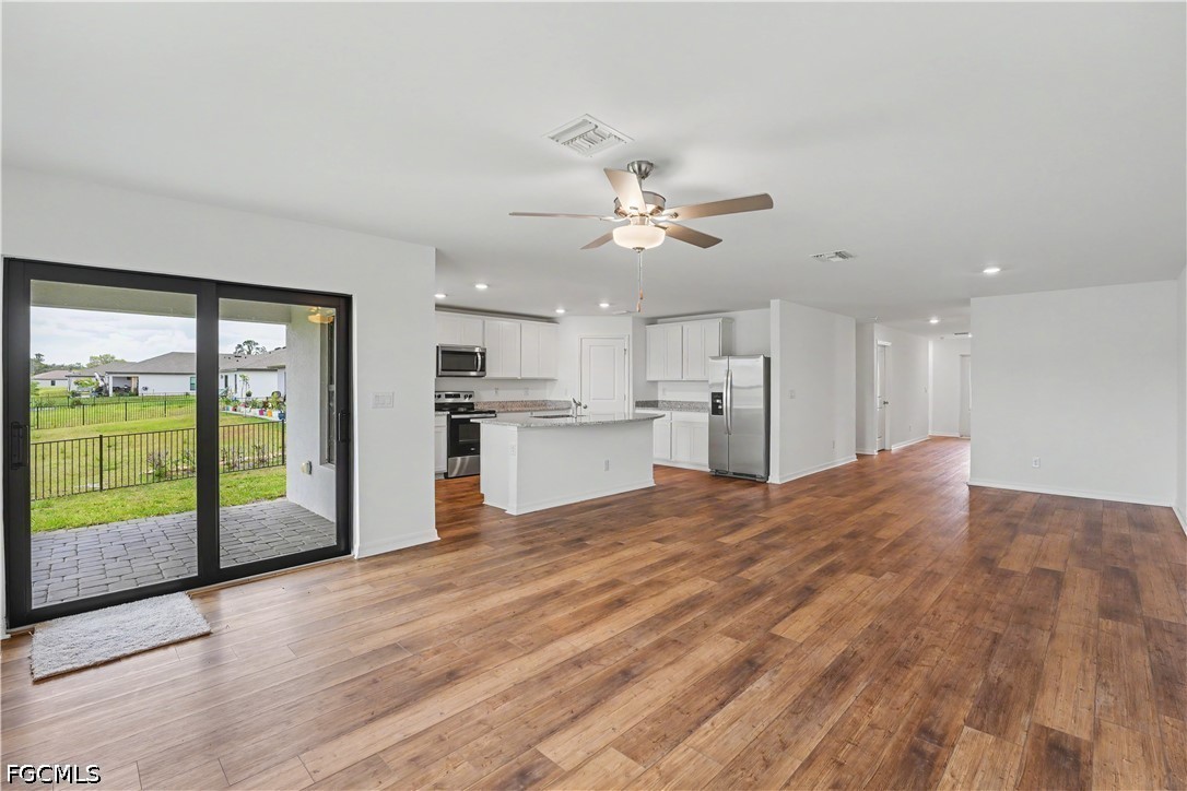 835 Gen D Macarthur AVE