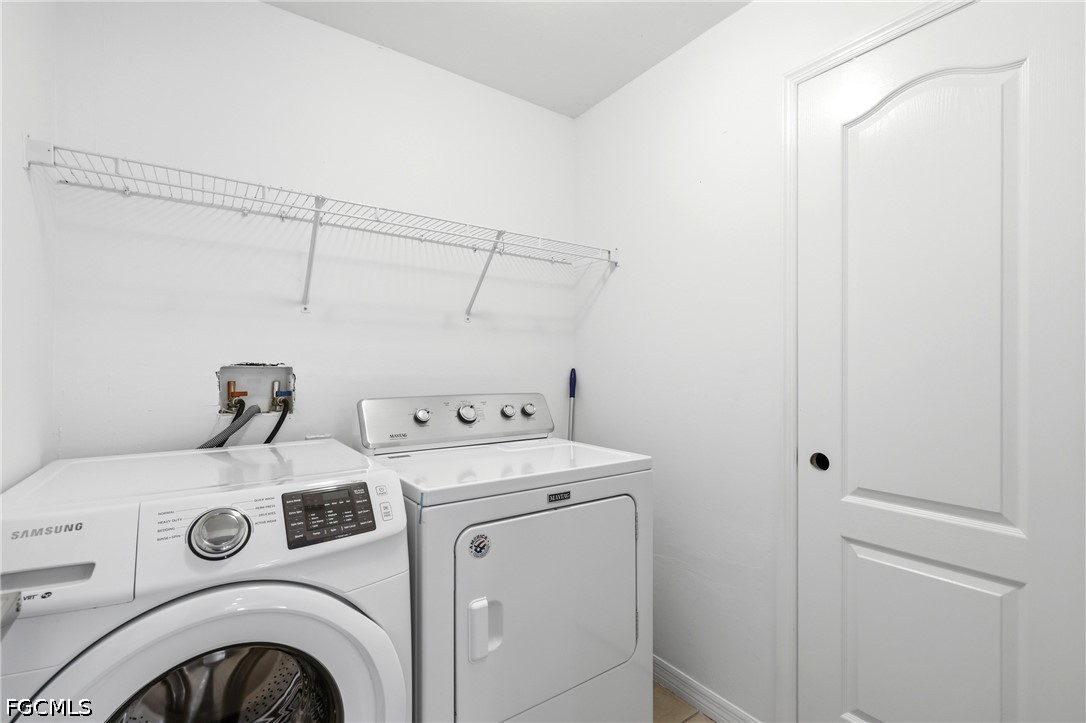 919 Winters ST E