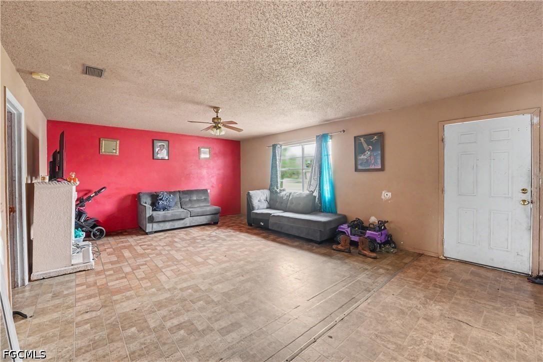 1132 Kentucky AVE