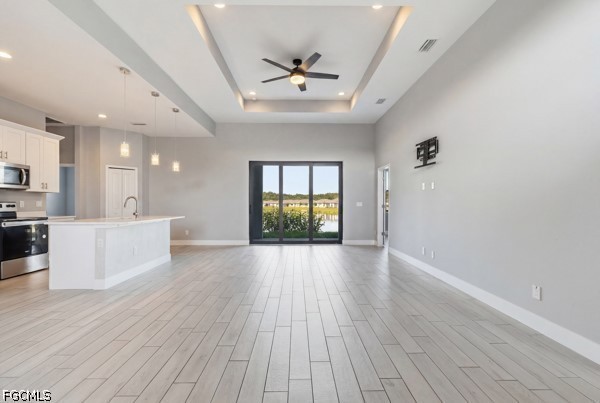 1319 Lincoln CT