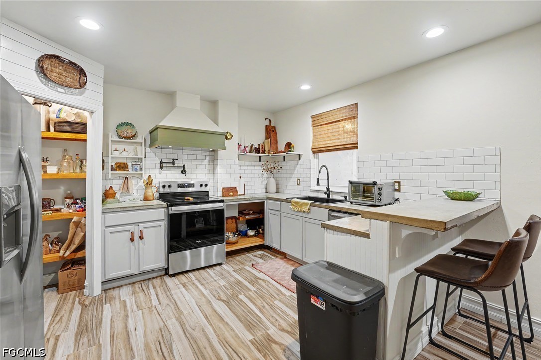 3700 Fort Adams AVE